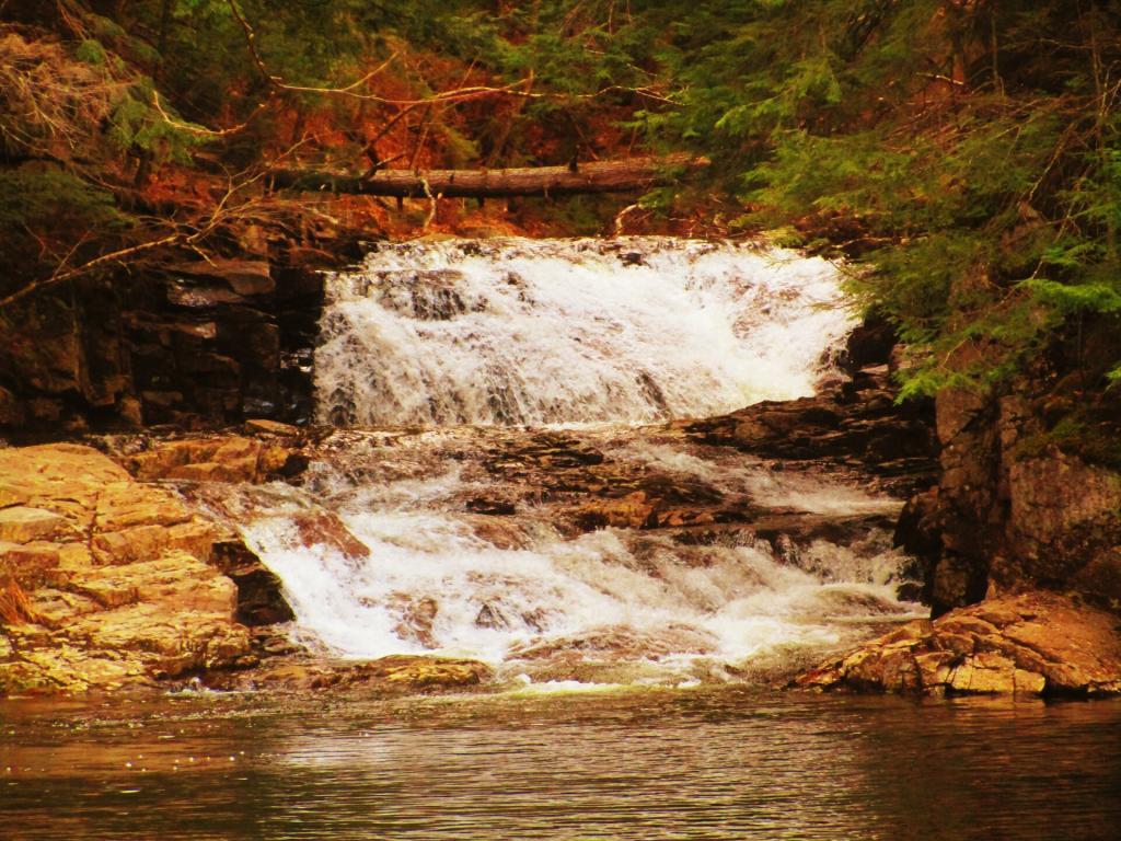 Middle Tenant Creek Falls