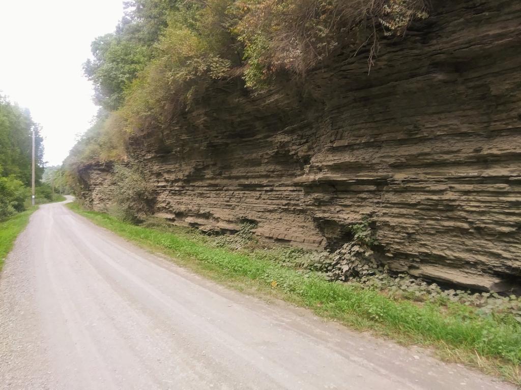They call it Rock Cut Road for a reason 