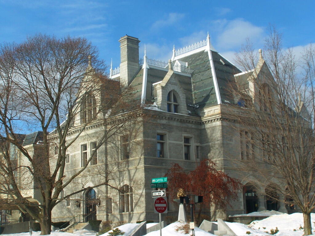 Photo: New Hampshire Legislative Building