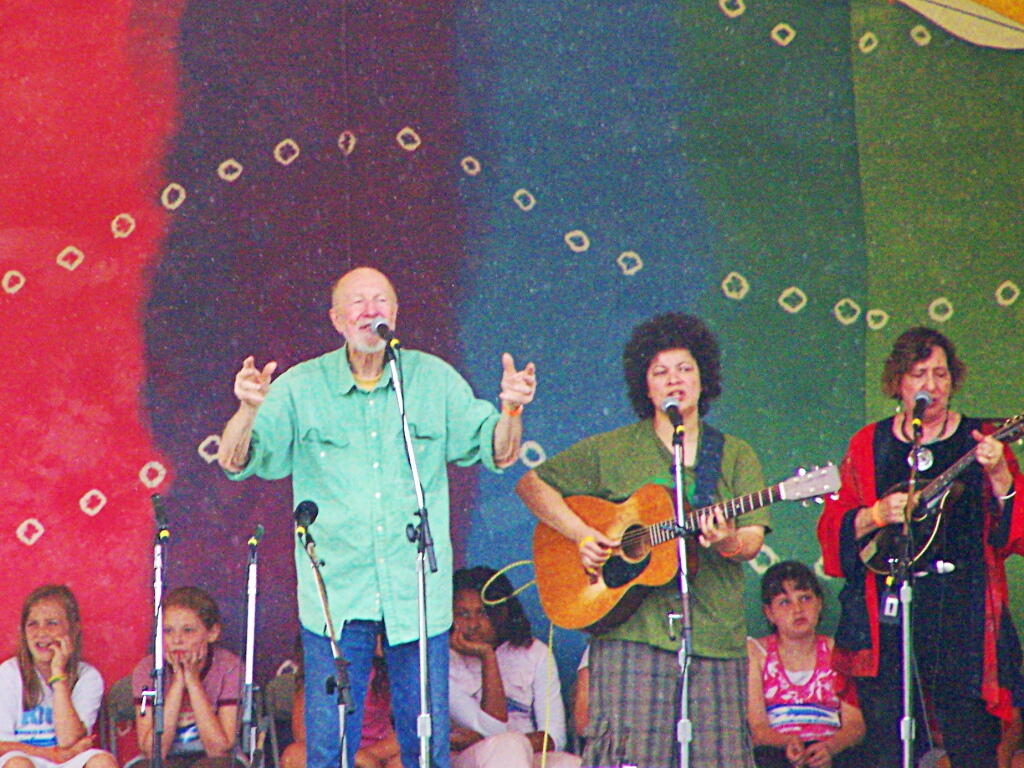 Photo: Pete Seeger with Magpie