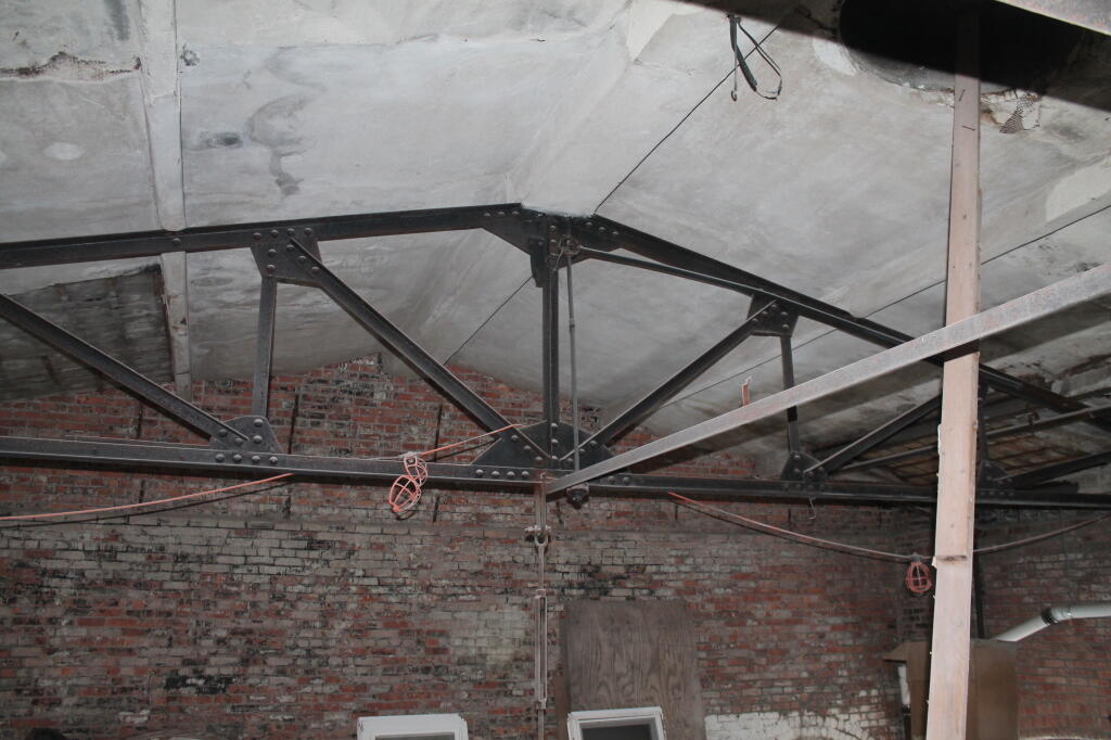 Photo: Ceiling Braces