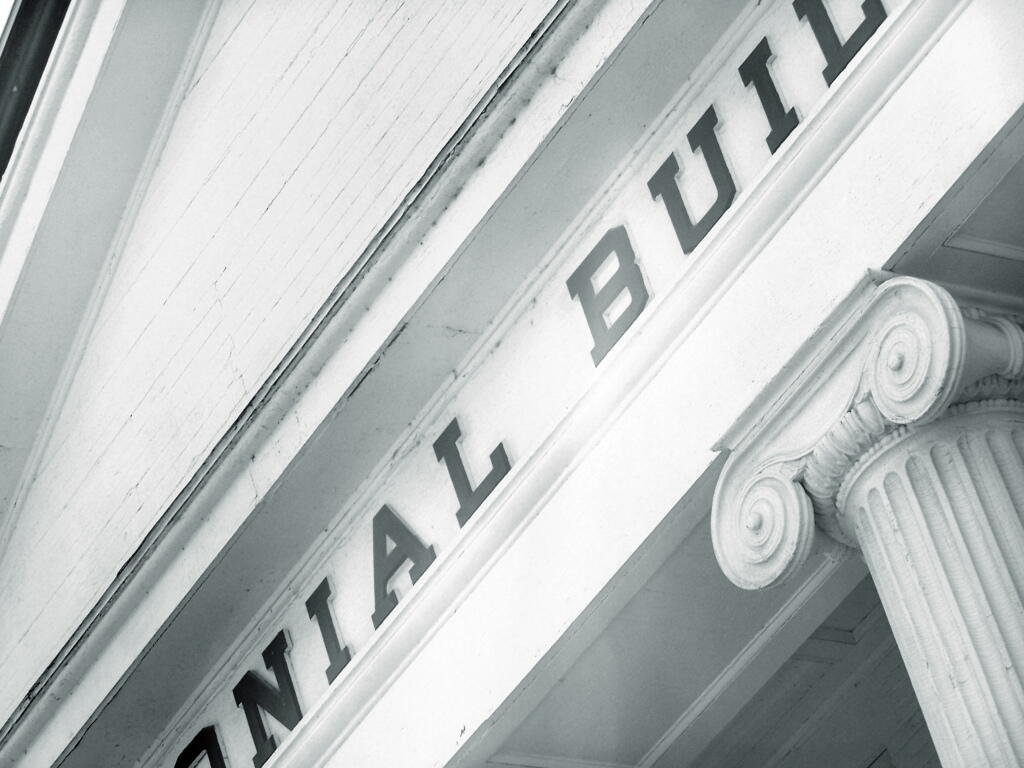Photo: Colonial Building Photo: Colonial Building