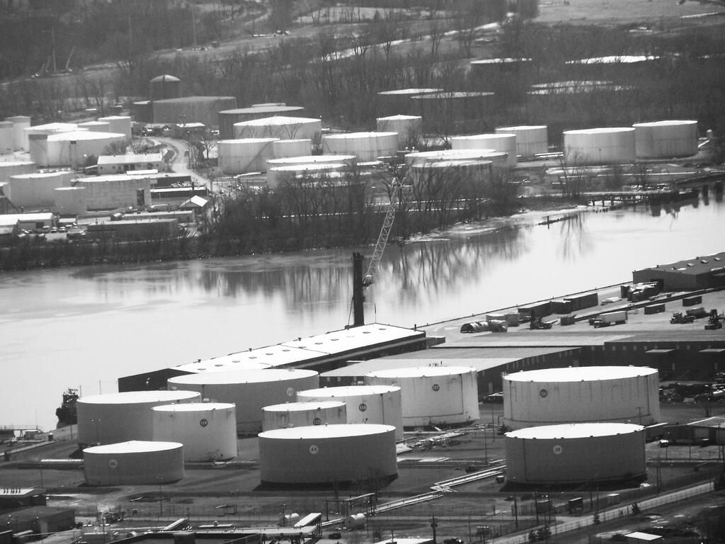 Photo: Oil Tanks