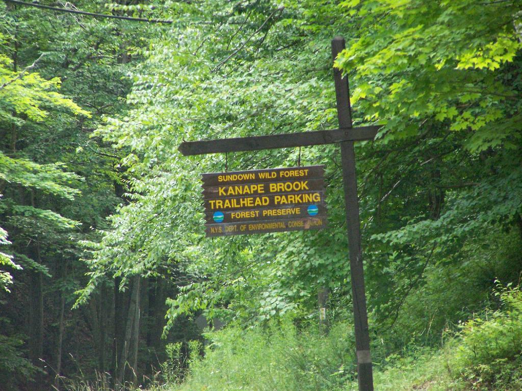 Photo: Trailhead Parking Lot Sign
