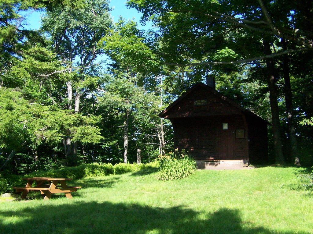 Photo: Ranger Station and Pinic Table