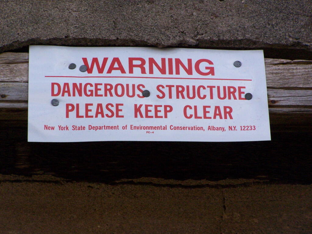 Photo: Dangerous Strucuture