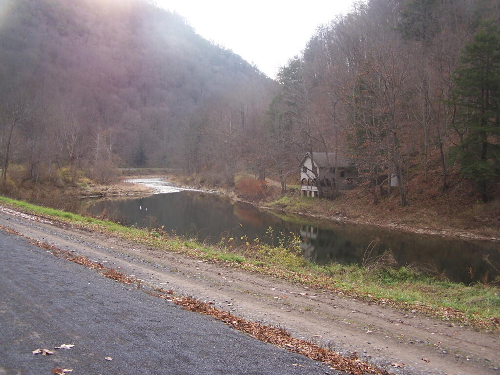 Photo: Cabin in Gorge