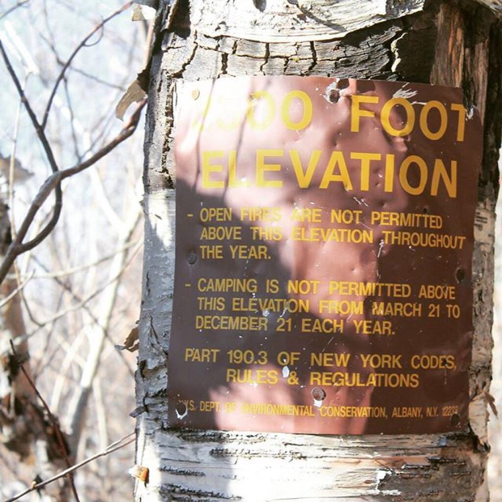 Photo: 3,500 foot sign