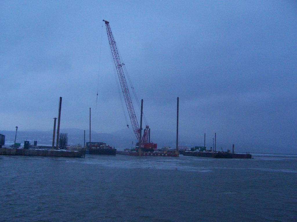 Photo: Cranes Working on Pier 4