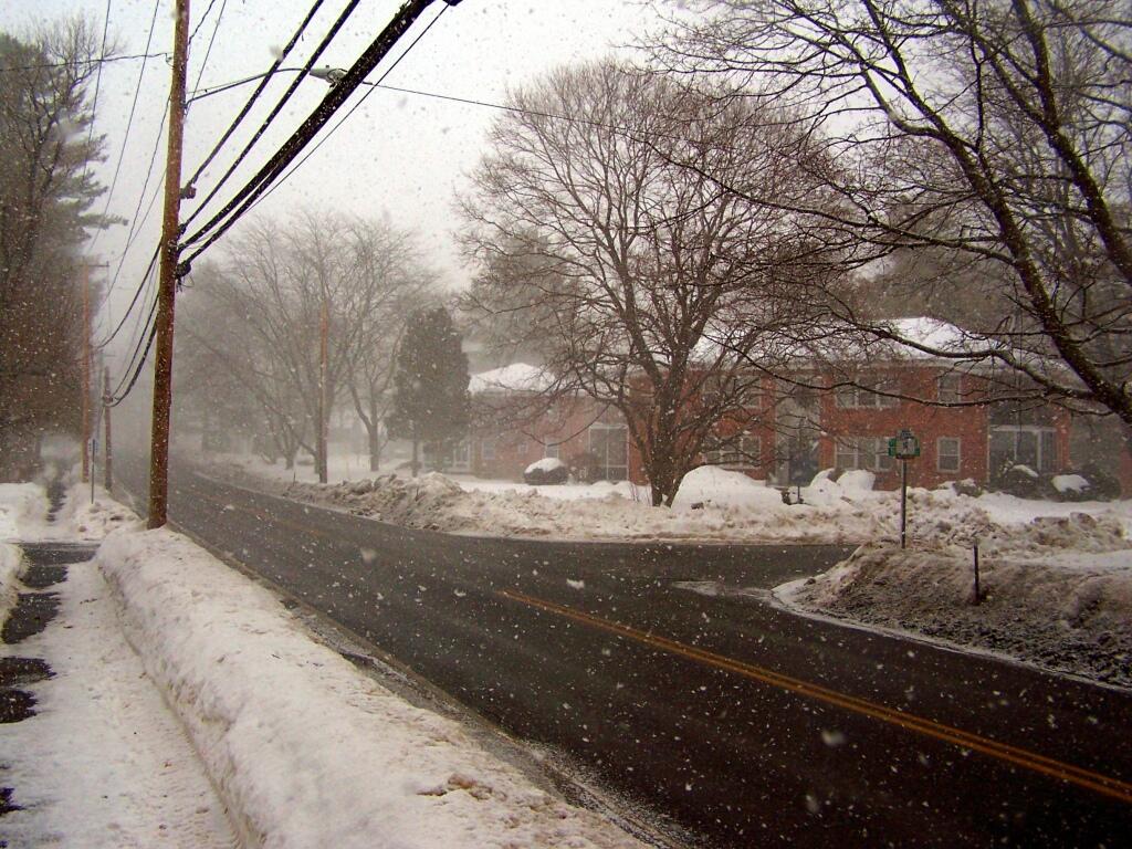 Photo: Heavy Snow Falling