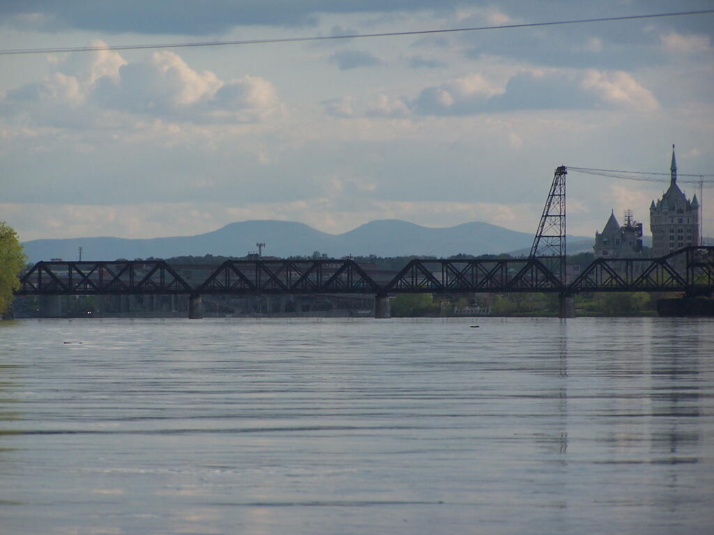 Photo: Livingston Avenue Bridge