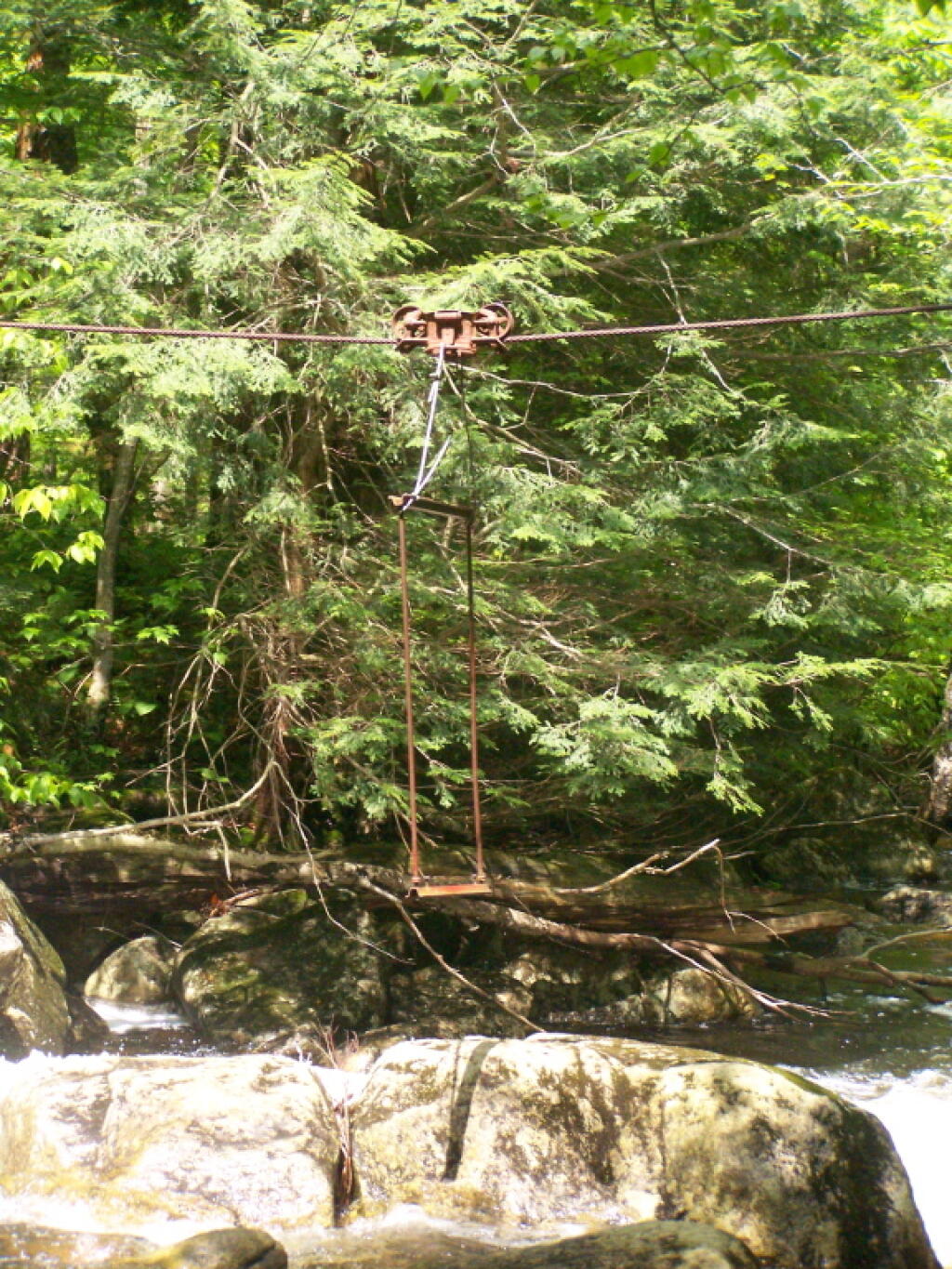 Photo: Cable Crossing Up Close