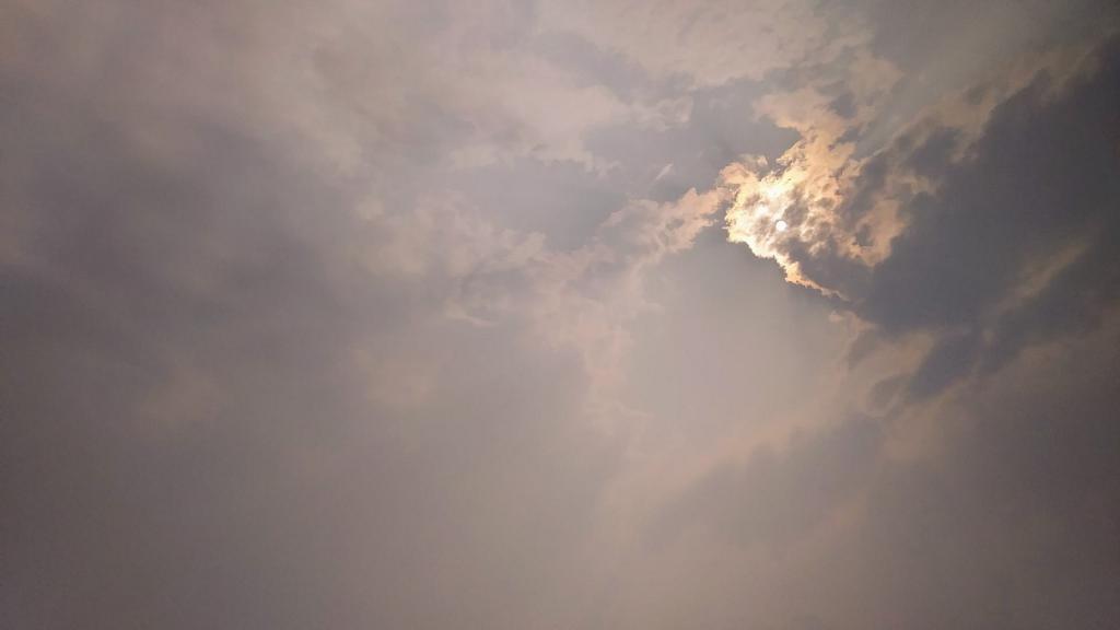 Photo: Smoggy sunshine