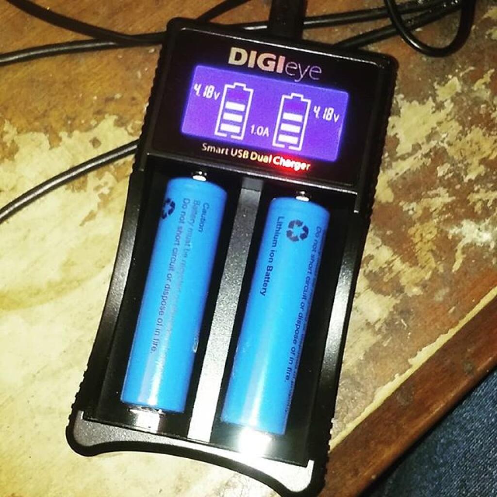 Photo: Got 18650 battery charger and batteries