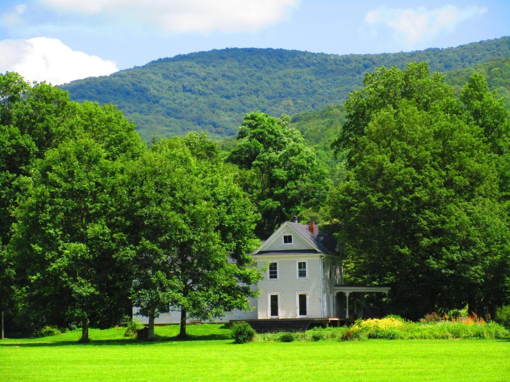 Photo: Farm house nestled in the mountains south of Hobart