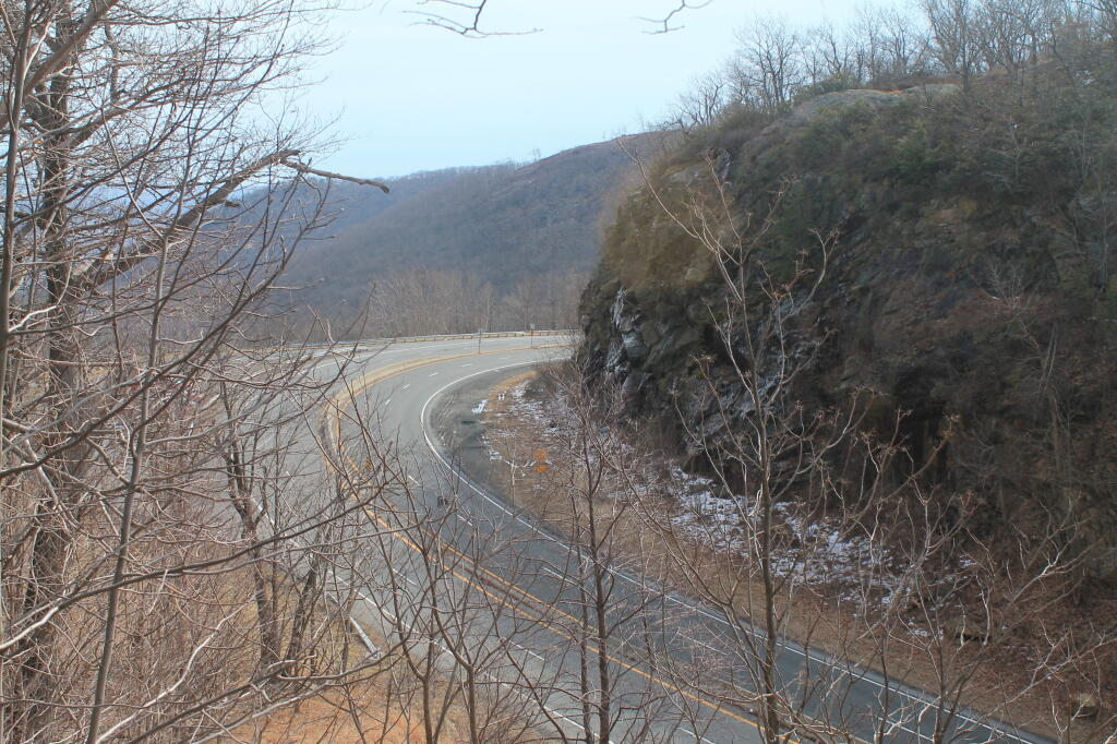 Photo: US 9W Below
