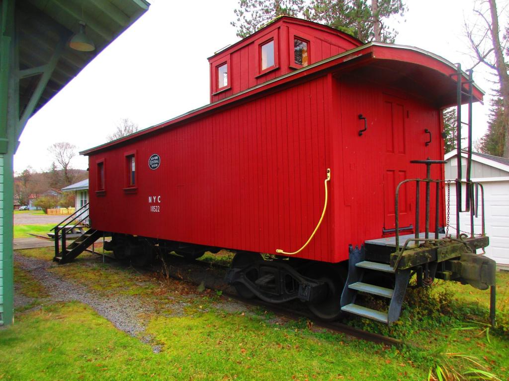 Photo: New Woodstock Caboose
