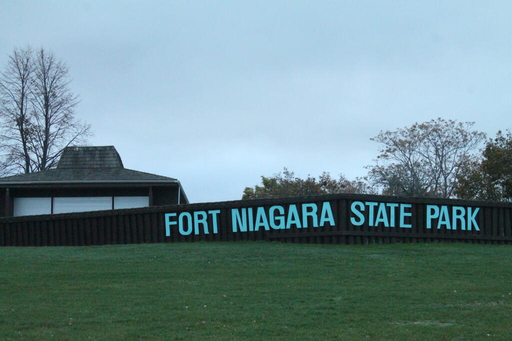 Photo: Fort Niagara Sign