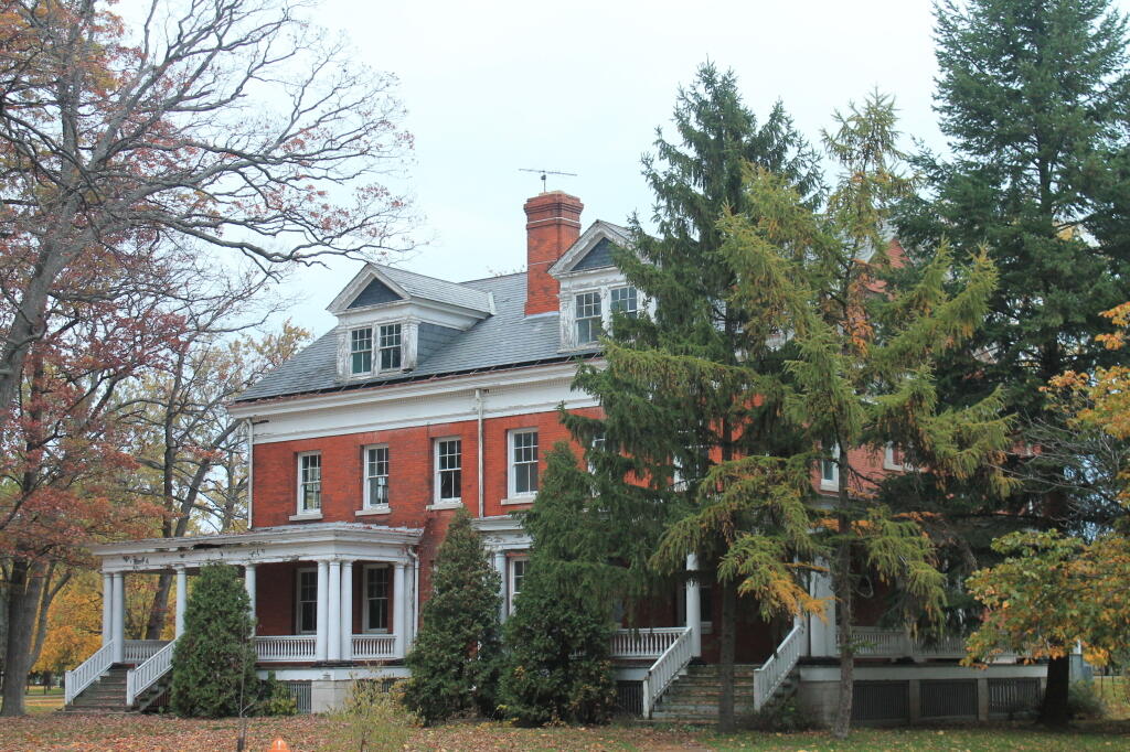 Photo: Captins House