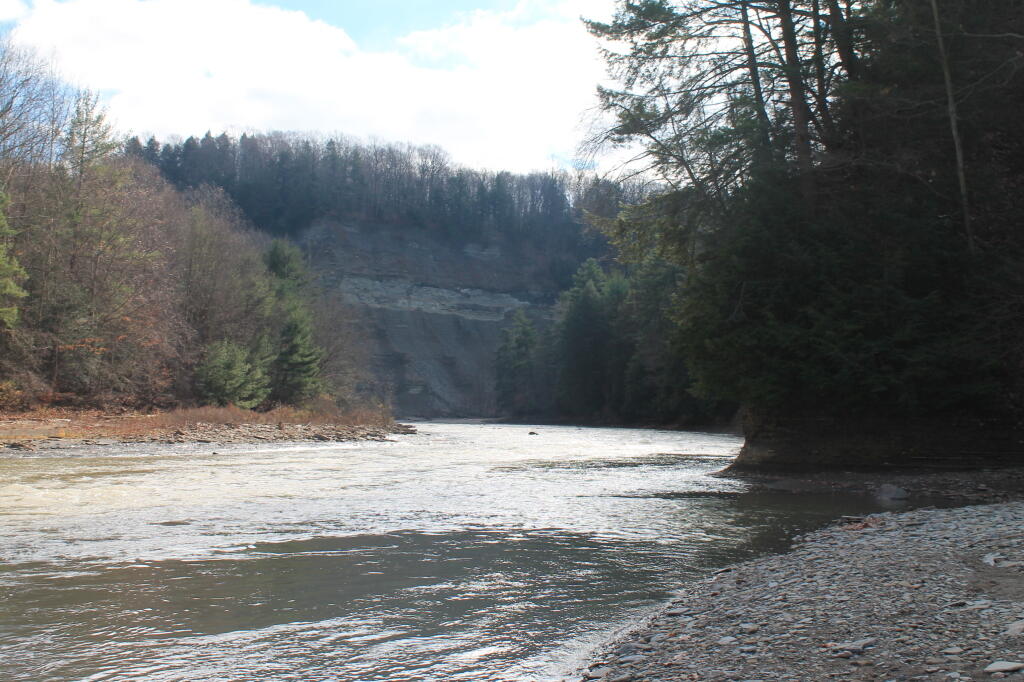 Photo: Eastward in Canyon