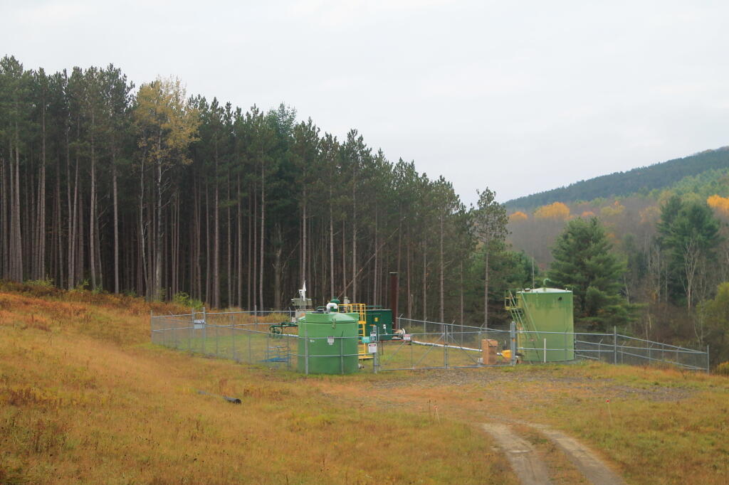 Photo: Circa 2006 Natural Gas Well