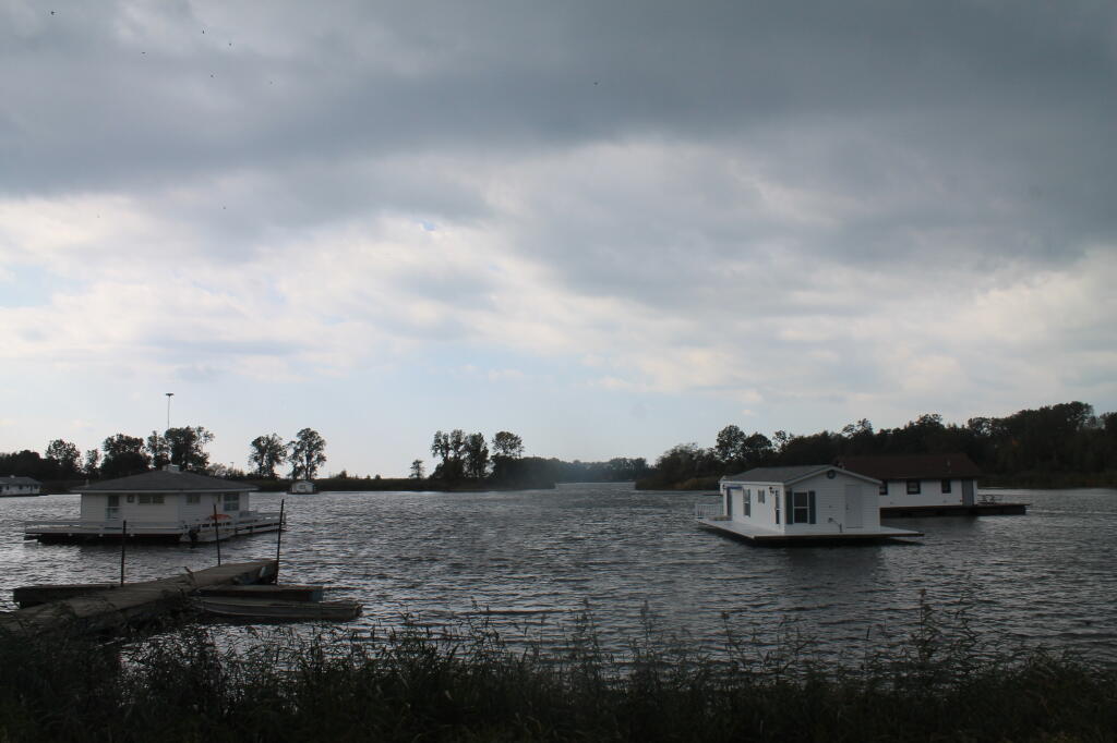 Photo: Horseshoe Pond Houseboats