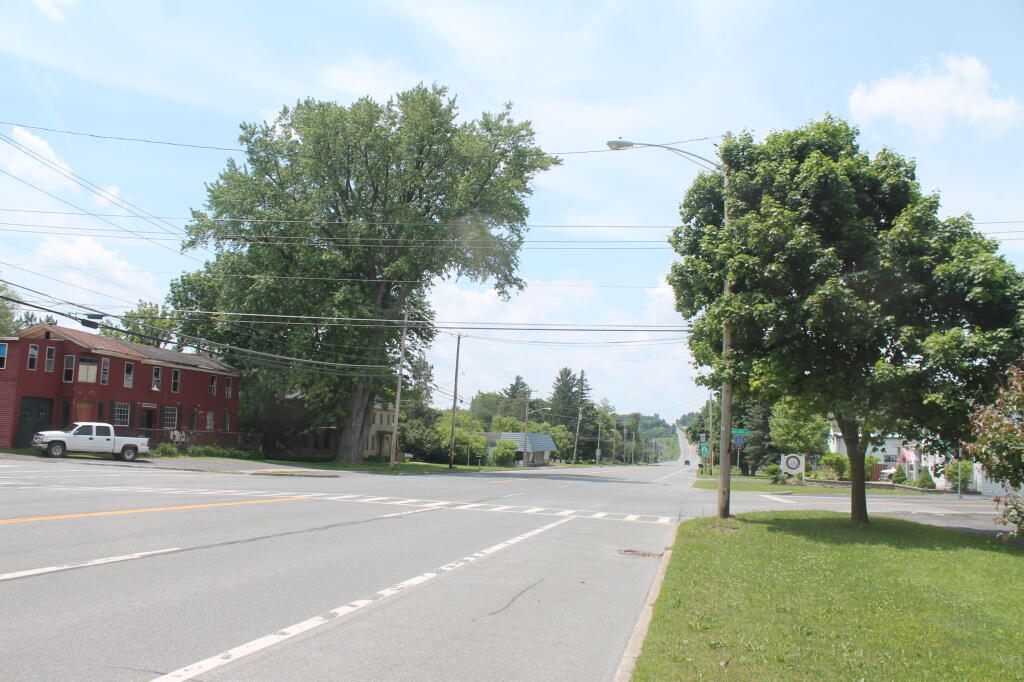 Photo: US 20 in Nelson