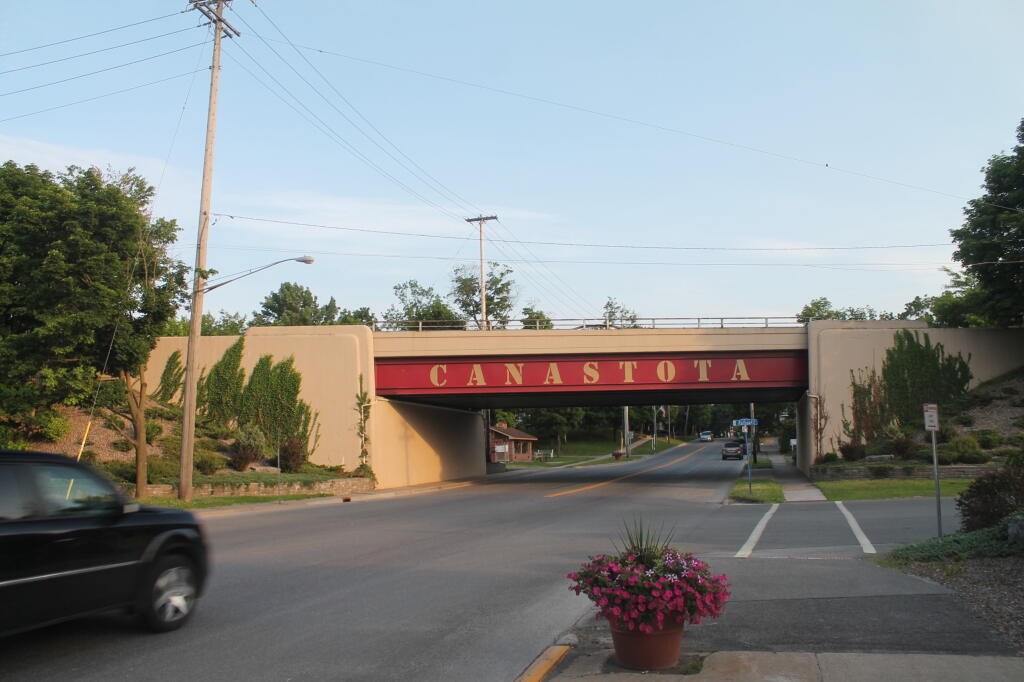 Photo: Canastota Railroad Bridge