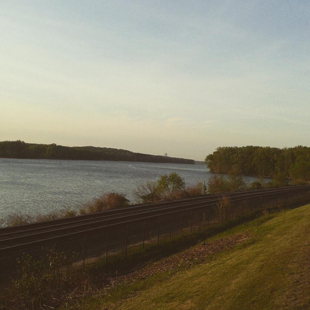Photo: Albany, the river town