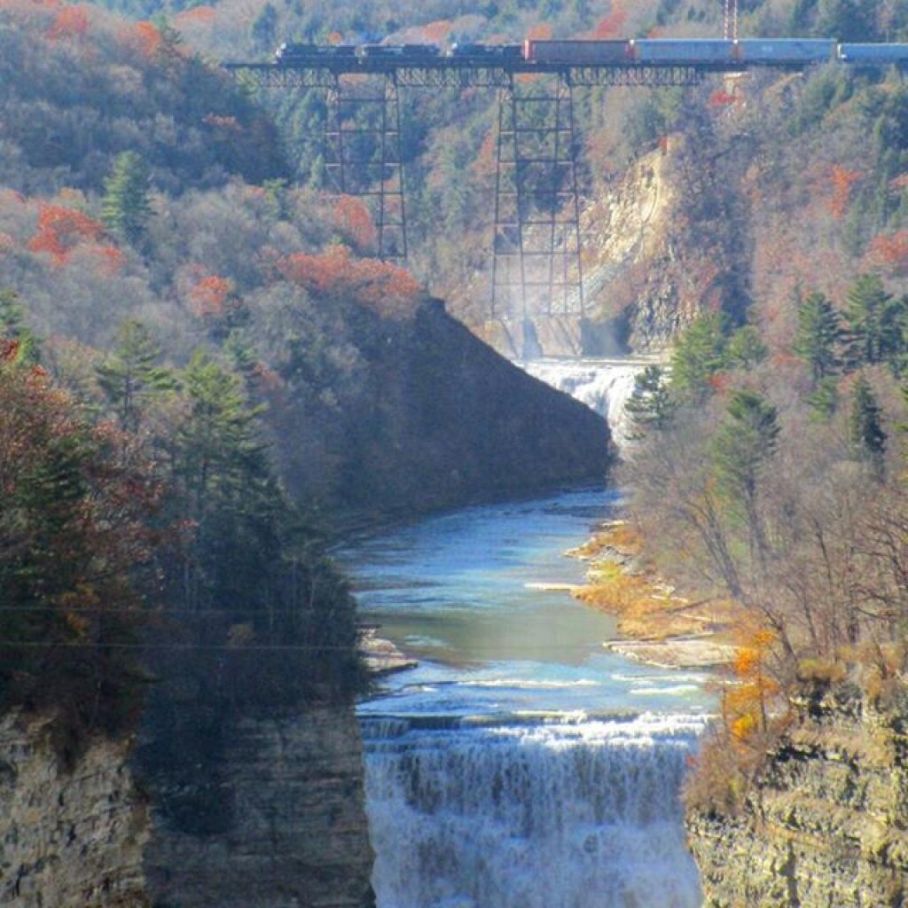 Photo: Train crosses Letchworth Gorge