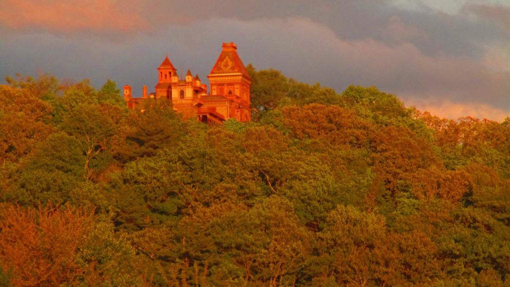Photo: Some Fancy Old House on a Hill