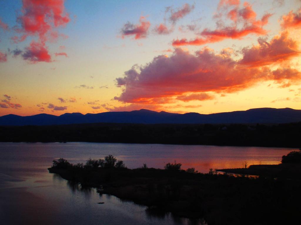 Photo: Evening from the Hudson River Skyway