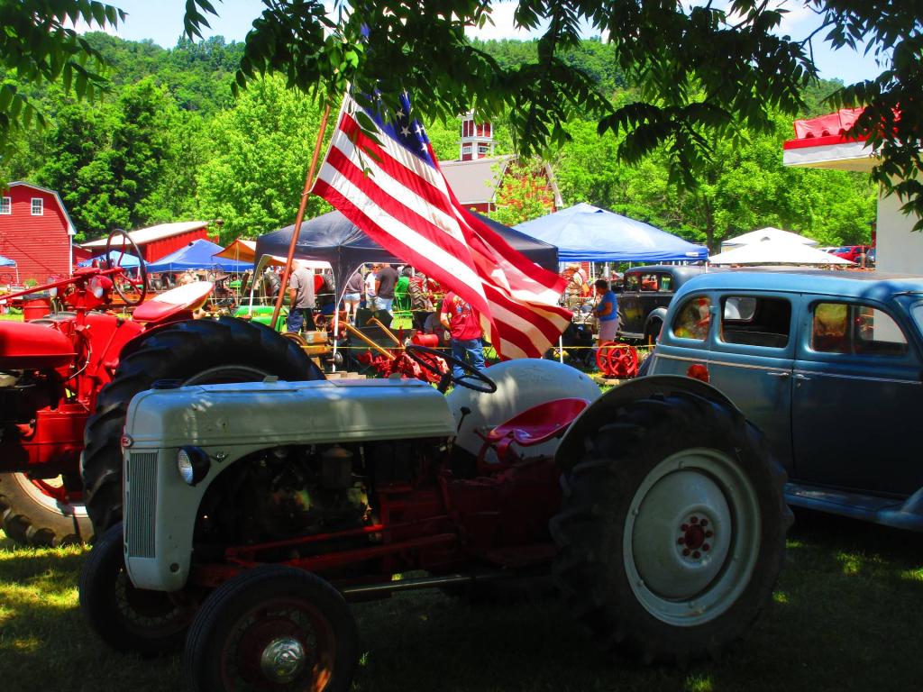 Photo: Ford 8N [Expires July 6 2026]