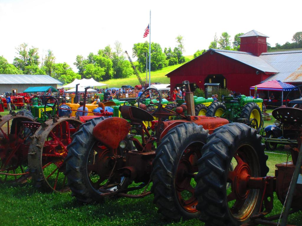 Photo: Tractors [Expires July 6 2026]